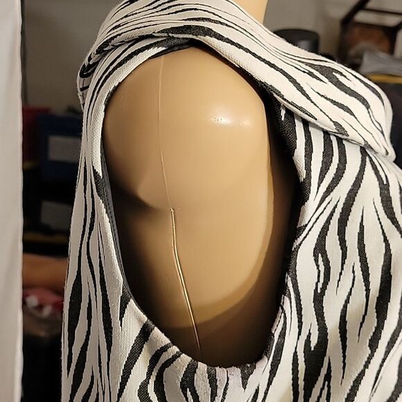 KARIN STEVENS RARE TOASTED ZEBRA PRINT SLEEVELESS ZIPPER CLOSURE DRESS - Picture 12 of 15